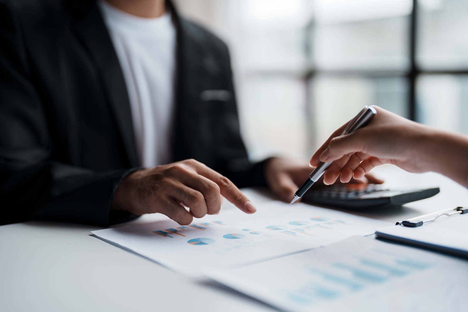 Schulungen & Seminar zu Nachhaltigkeitszielen und Audit-Ergebnissen im Management der Analyze HSE GmbH