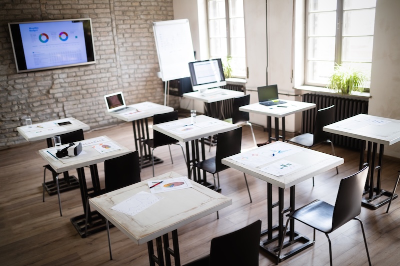 Weiterbildung & Expertise von Analyze HSE GmbH – Schulungsraum für datenbasierte Lösungen.